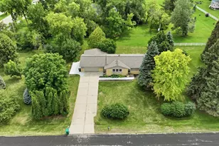 N68W15651 Chateau Dr, Menomonee Falls, WI 53051 - Photo 27