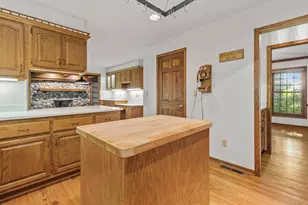 W278N2760 Rocky Point Rd, Pewaukee, WI 53072 - Photo 7