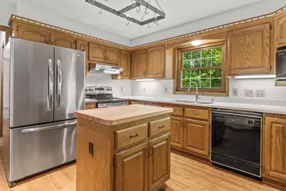 W278N2760  Rocky Point Rd, Pewaukee, WI 53072 - Photo 5
