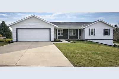 622  Lous Way, Slinger, WI 53086 - Photo 1