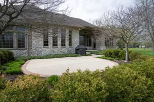 1512 W County Line Rd, Mequon, WI 53092 - Photo 51