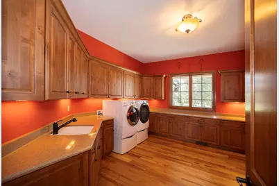 1512 W County Line Rd, Mequon, WI 53092 - Photo 27
