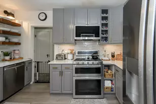 1614 E Kenmore Pl, Shorewood, WI 53211 - Photo 9
