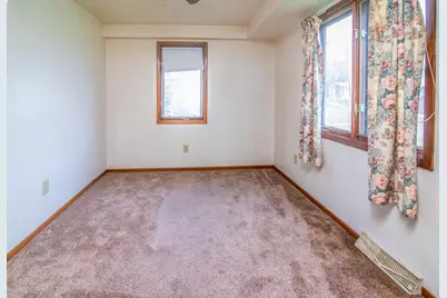 716  Glacier Rd, Pewaukee, WI 53072 - Photo 19