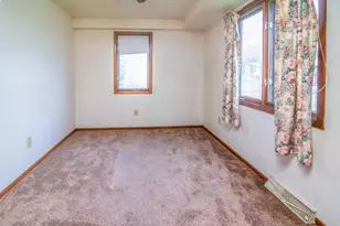 716 Glacier Rd, Pewaukee, WI 53072 - Photo 19