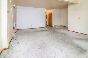 716 Glacier Rd, Pewaukee, WI 53072 - Photo 11