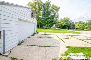 716 Glacier Rd, Pewaukee, WI 53072 - Photo 27