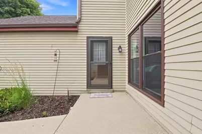 8141 S 88th St, Franklin, WI 53132 - Photo 5