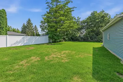 317 E Pleasant St, Oconomowoc, WI 53066 - Photo 29