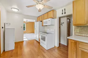 317 E Pleasant St, Oconomowoc, WI 53066 - Photo 13