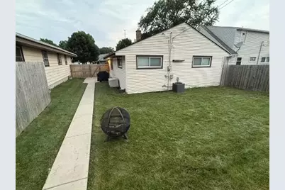 4666 S 50th St, Greenfield, WI 53220 - Photo 3