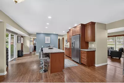 3830  Lakeview Dr, Racine, WI 53403 - Photo 5