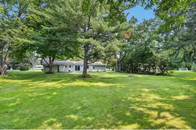 3830  Lakeview Dr, Racine, WI 53403 - Photo 3