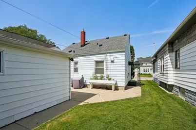 7935 W Becher St, West Allis, WI 53219 - Photo 5