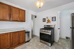 7935 W Becher St, West Allis, WI 53219 - Photo 21