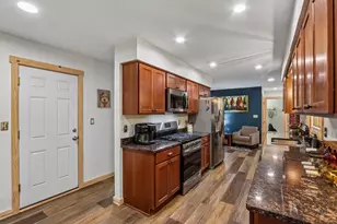 424 Hartwood Ln, Hartland, WI 53029 - Photo 9