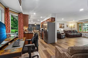424 Hartwood Ln, Hartland, WI 53029 - Photo 5