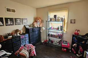 10434 W Kiehnau Ave, Milwaukee, WI 53224 - Photo 5