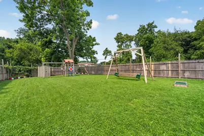418  Blaine Ave, Racine, WI 53405 - Photo 11