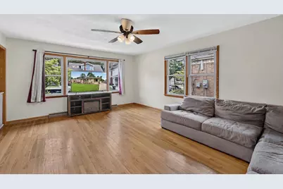 418  Blaine Ave, Racine, WI 53405 - Photo 5