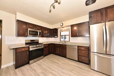 3229 S 56th St, Milwaukee, WI 53219 - Photo 7