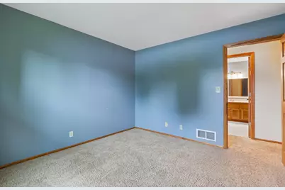 7716 S 83rd St, Franklin, WI 53132 - Photo 13