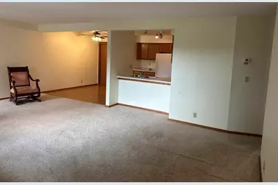 827  Quinlan Dr #C, Pewaukee, WI 53072 - Photo 7