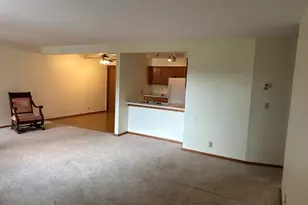 827 Quinlan Dr, Pewaukee, WI 53072 - Photo 7