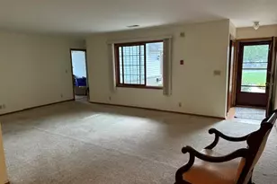 827 Quinlan Dr, Pewaukee, WI 53072 - Photo 5