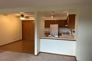 827 Quinlan Dr, Pewaukee, WI 53072 - Photo 9