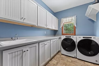 227  Hunters Xing, Slinger, WI 53086 - Photo 7