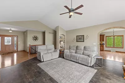227  Hunters Xing, Slinger, WI 53086 - Photo 5