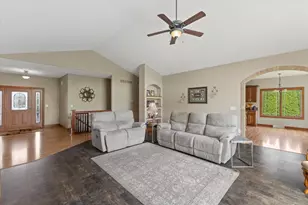 227 Hunters Crossing, Slinger, WI 53086 - Photo 5