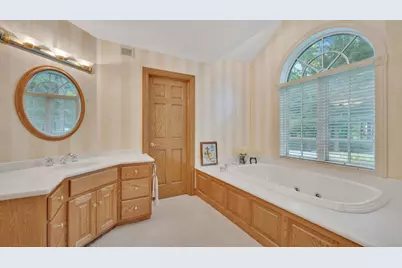 404  Ledgewood Dr, Fond du Lac, WI 54937 - Photo 21