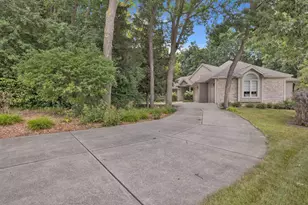 404 Ledgewood Dr, Fond du Lac, WI 54937 - Photo 41