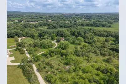 324 S Sawyer Rd, Summit, WI 53066 - Photo 5