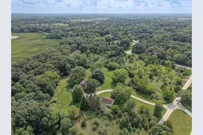 324 S Sawyer Rd, Summit, WI 53066 - Photo 3