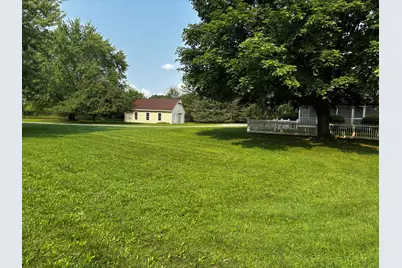 324 S Sawyer Rd, Summit, WI 53066 - Photo 7