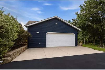 3395  Overlook Ct, West Bend, WI 53095 - Photo 7
