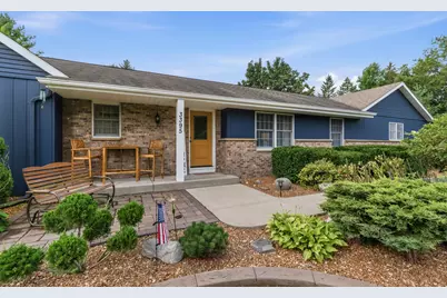 3395  Overlook Ct, West Bend, WI 53095 - Photo 9