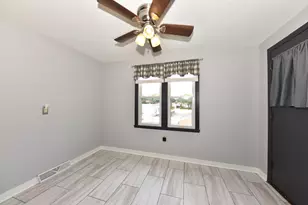 8023 W Beckett Ave, Milwaukee, WI 53218 - Photo 25