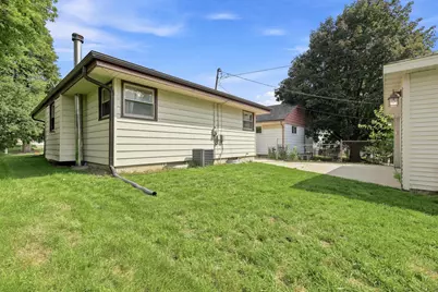 831 S 110th St, West Allis, WI 53214 - Photo 17