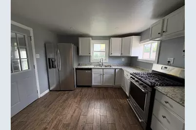 1537 S 94th St, West Allis, WI 53214 - Photo 5
