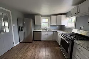 1537 S 94th St, West Allis, WI 53214 - Photo 5