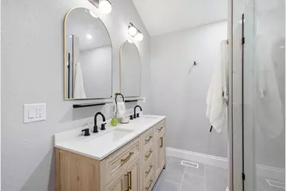 9883 S 35th St, Franklin, WI 53132 - Photo 33