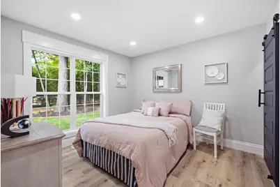 9883 S 35th St, Franklin, WI 53132 - Photo 11