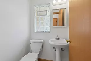 8143 W Raymond Ln, West Allis, WI 53219 - Photo 17