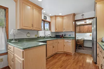 239  Old Pine Cir, Racine, WI 53402 - Photo 13