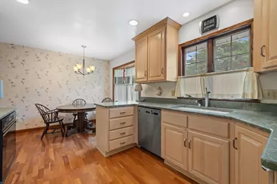 239  Old Pine Cir, Racine, WI 53402 - Photo 9