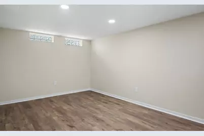 8034 W Tesch Ave, Milwaukee, WI 53220 - Photo 17